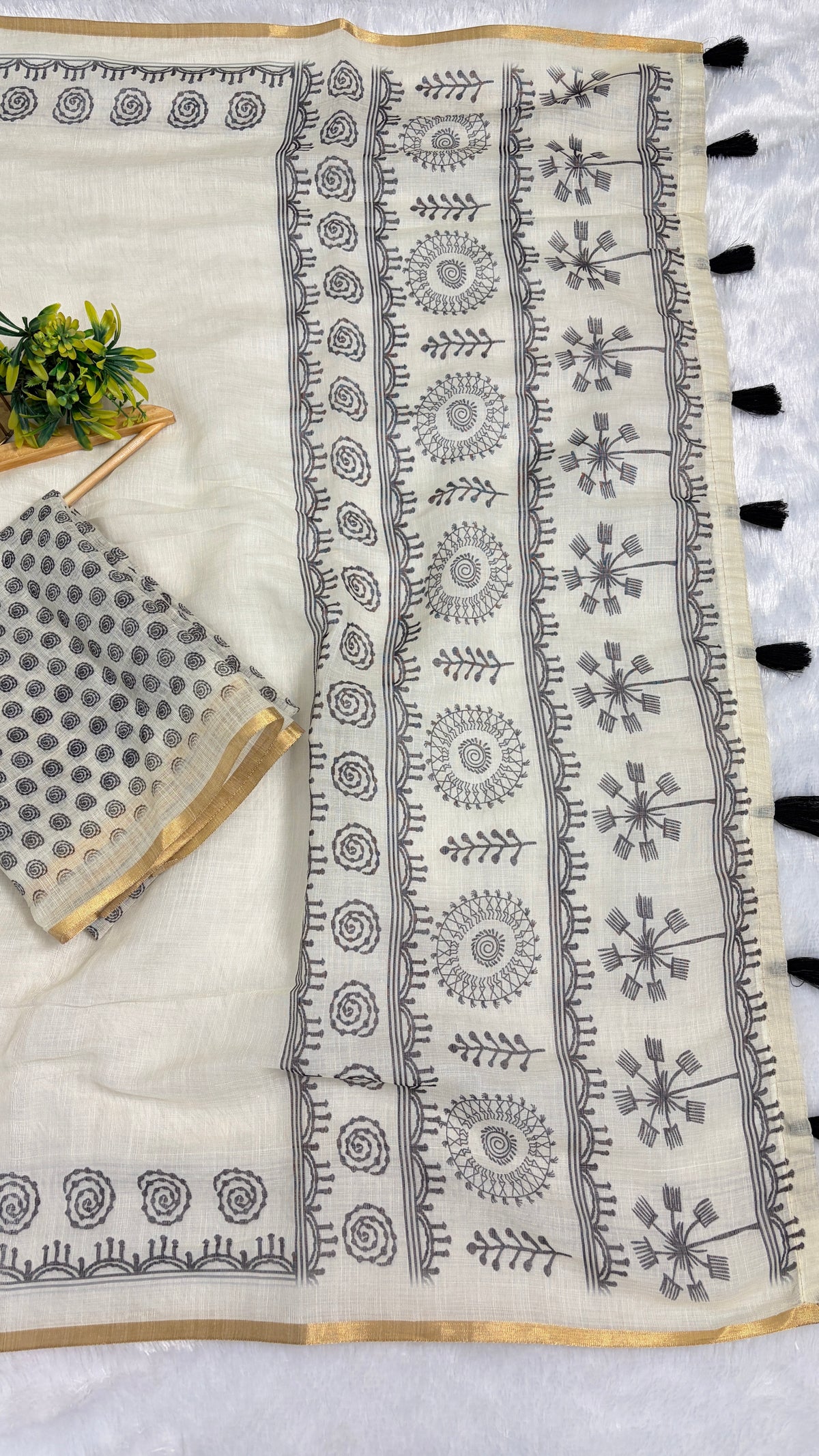 Cotton Linen Black & White Abstract Printed Saree With Black Tassels