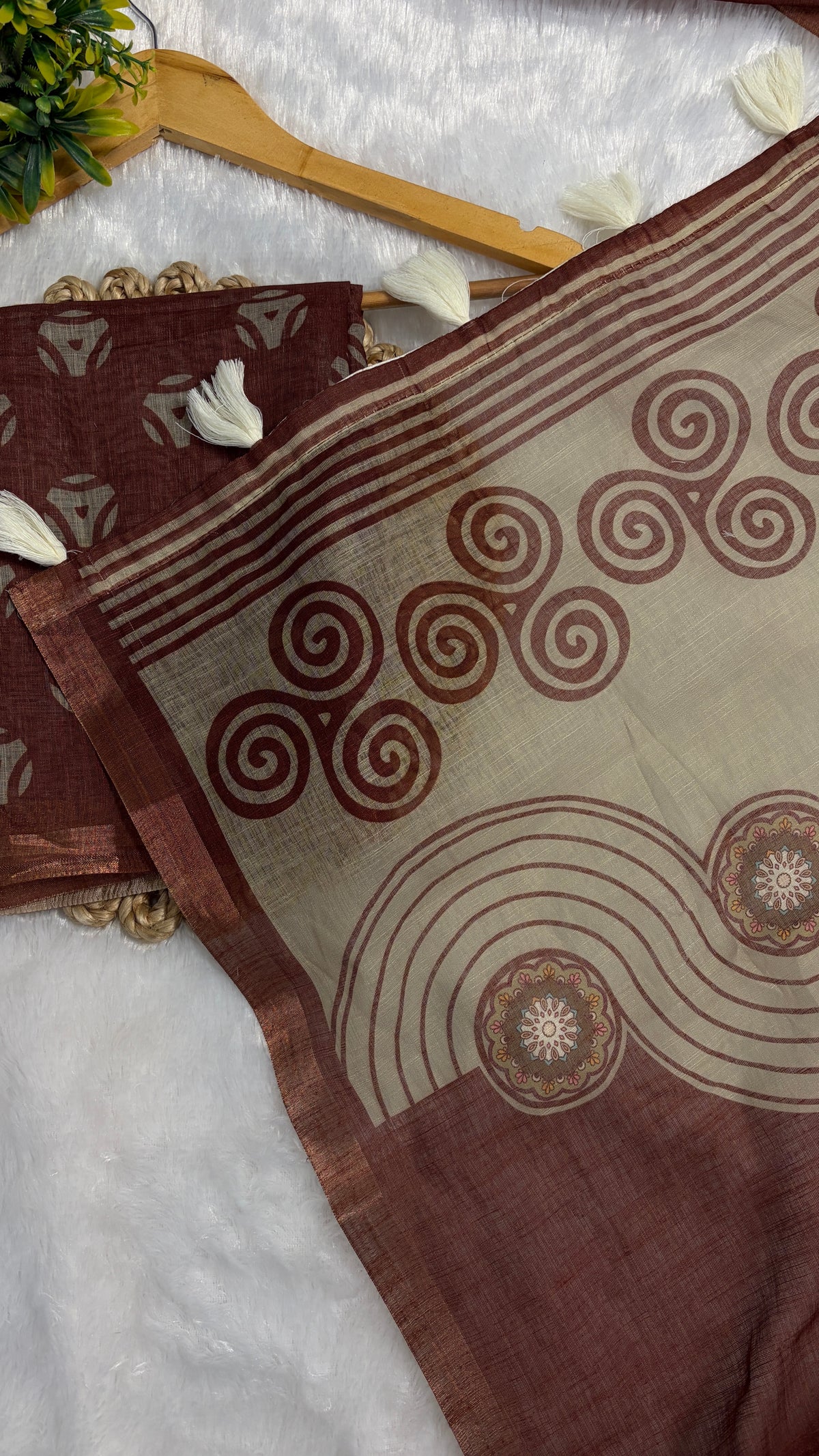 Cotton Linen Maroon with Rust Tone Abstract Prints Saree