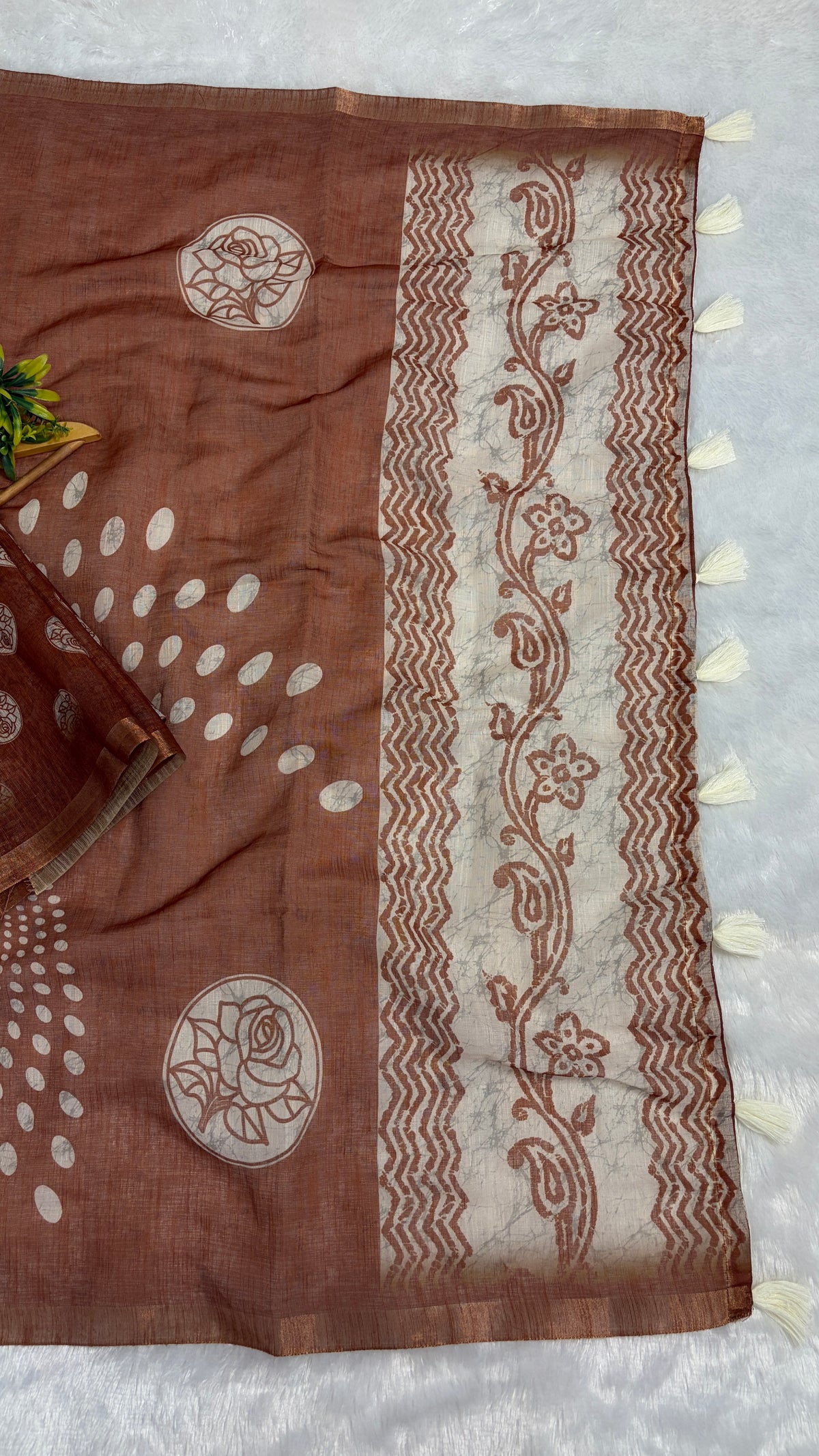 Cotton Linen Rust Color Abstract Print Saree