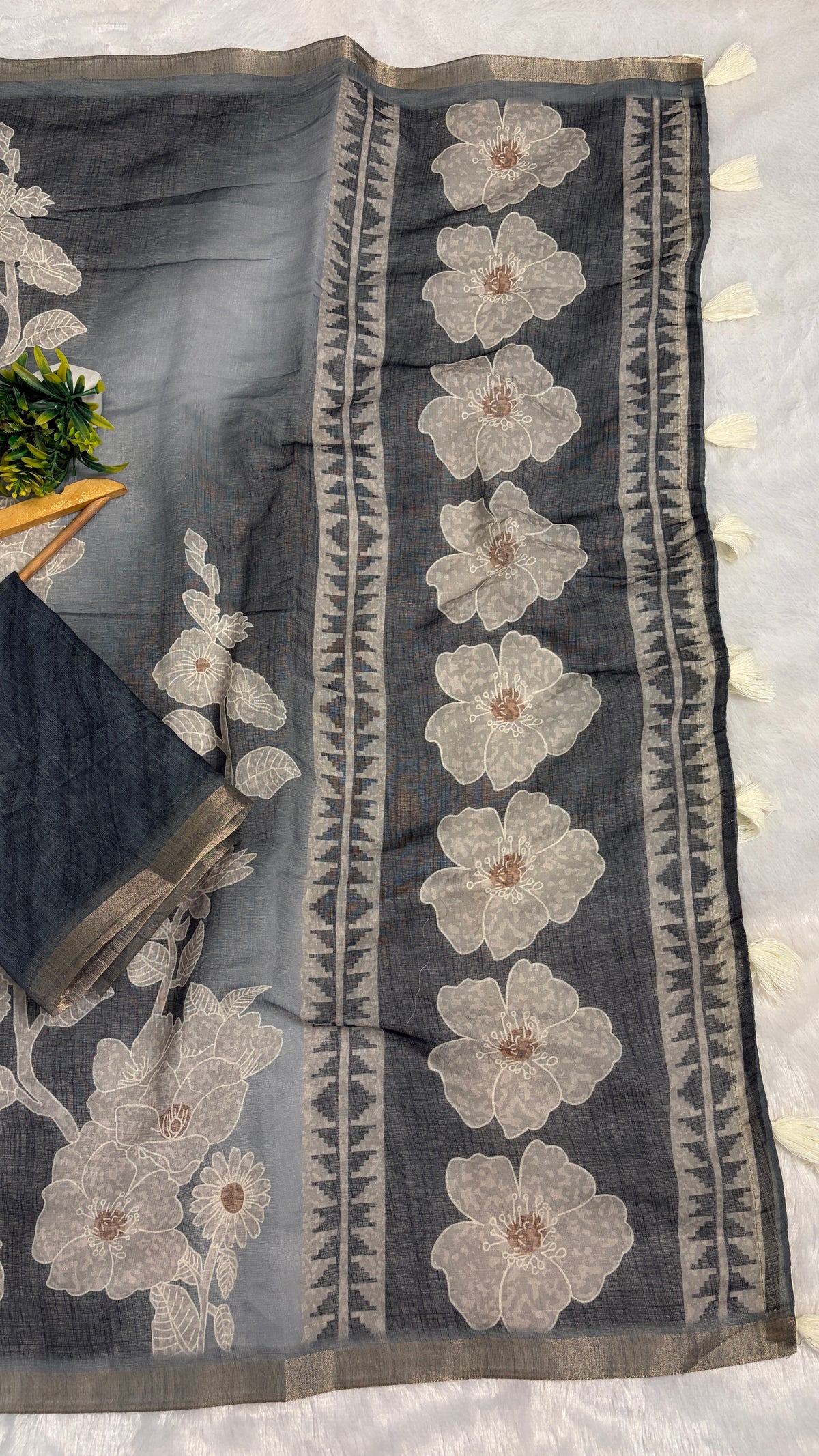 Cotton Linen Dual Grey Color Flower Print Saree