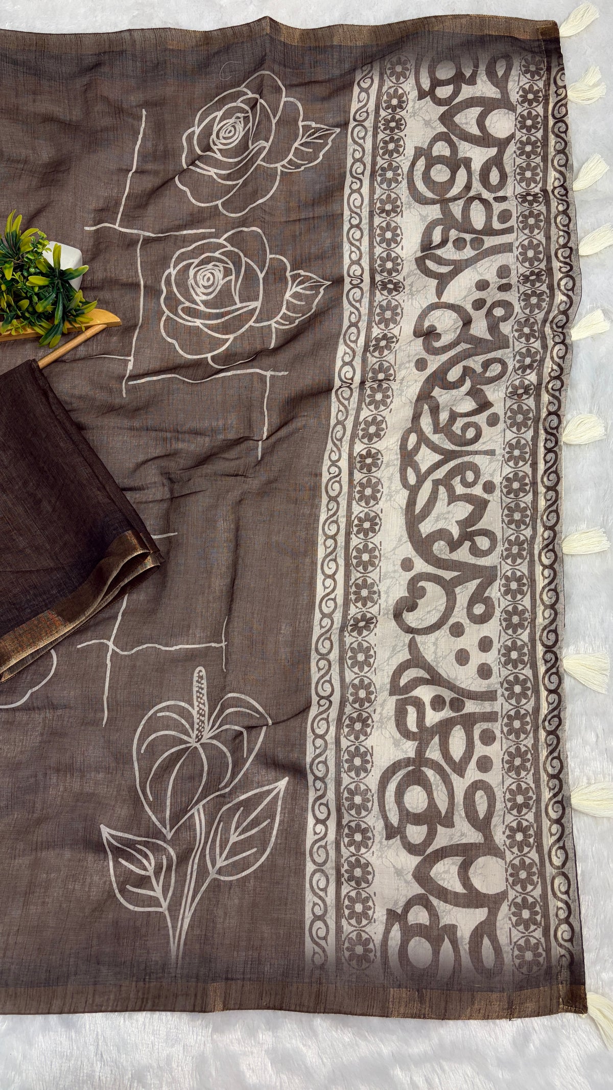 Cotton Linen Brown with Mehendi Tone Color Flower Print Saree￼