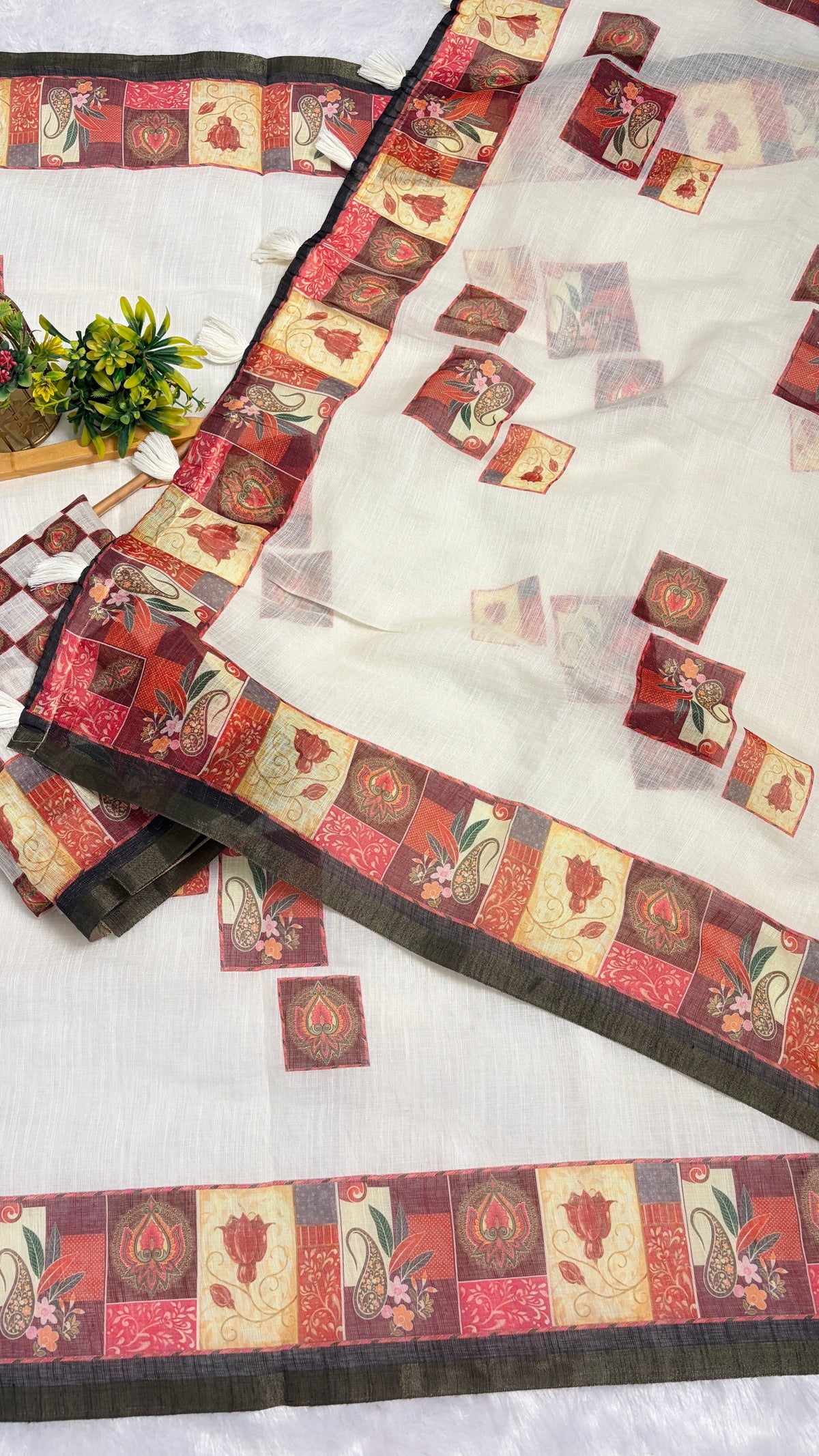 Cotton Linen White Color With Colorfull Printed Pallu Saree