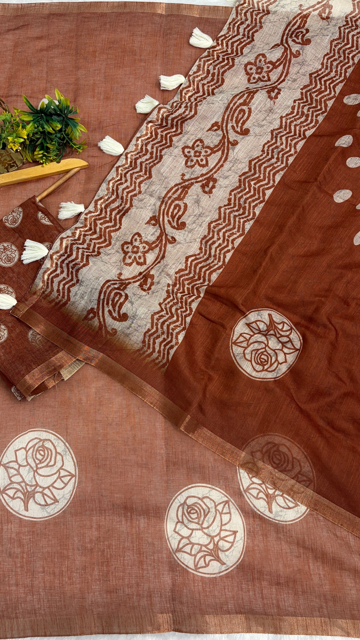 Cotton Linen Rust Color Abstract Print Saree