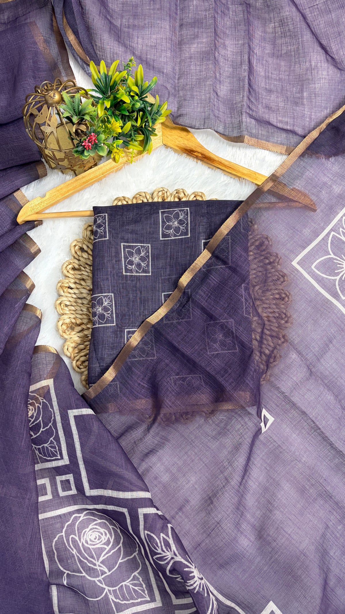 Cotton Linen Violet color With Darker Blouse Tone Abstract Printed Saree ￼