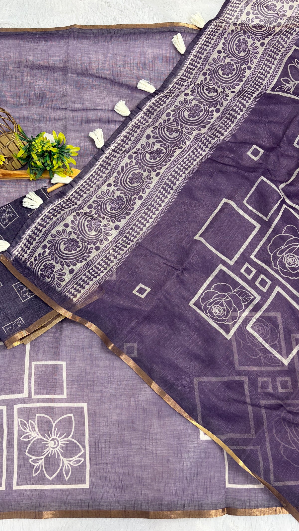 Cotton Linen Violet color With Darker Blouse Tone Abstract Printed Saree ￼