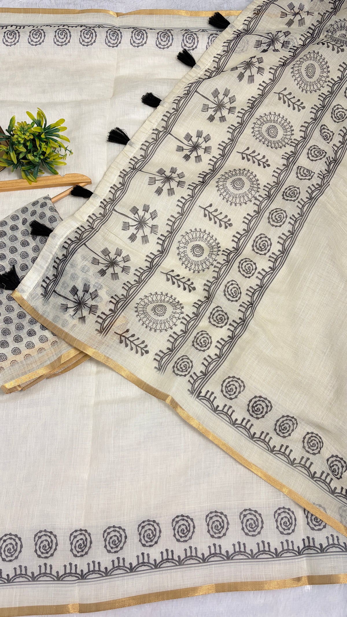 Cotton Linen Black & White Abstract Printed Saree With Black Tassels