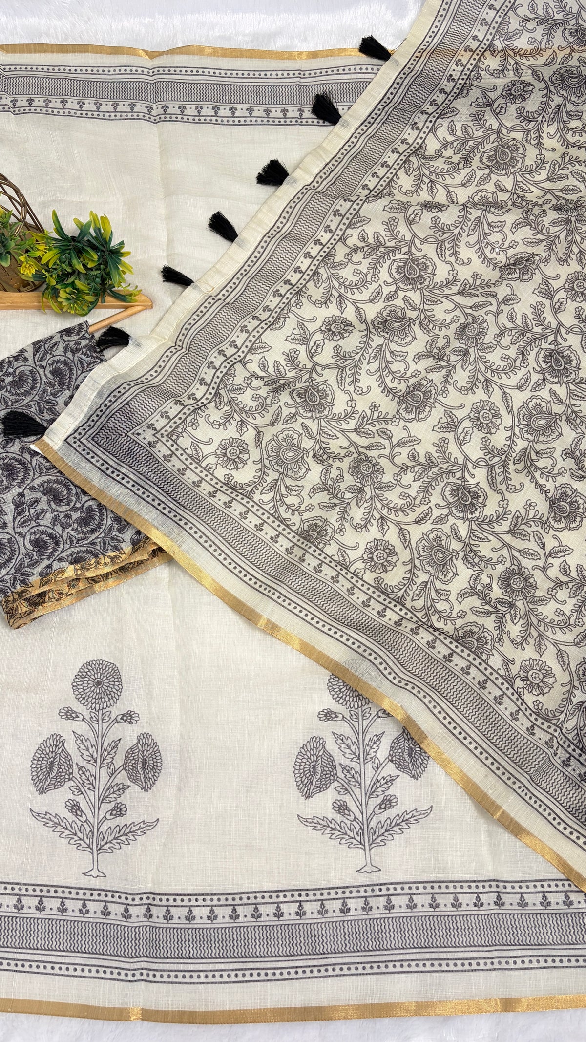 Cotton Linen Black & White Abstract Printed Saree With Black Tassels